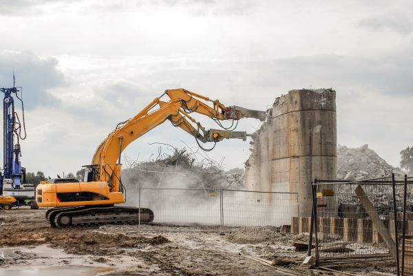 Silo Demolition in Valparaiso