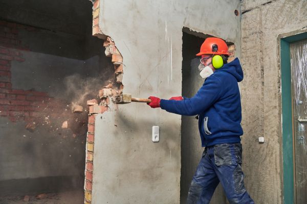 Concrete Wall Demolition in Valparaiso